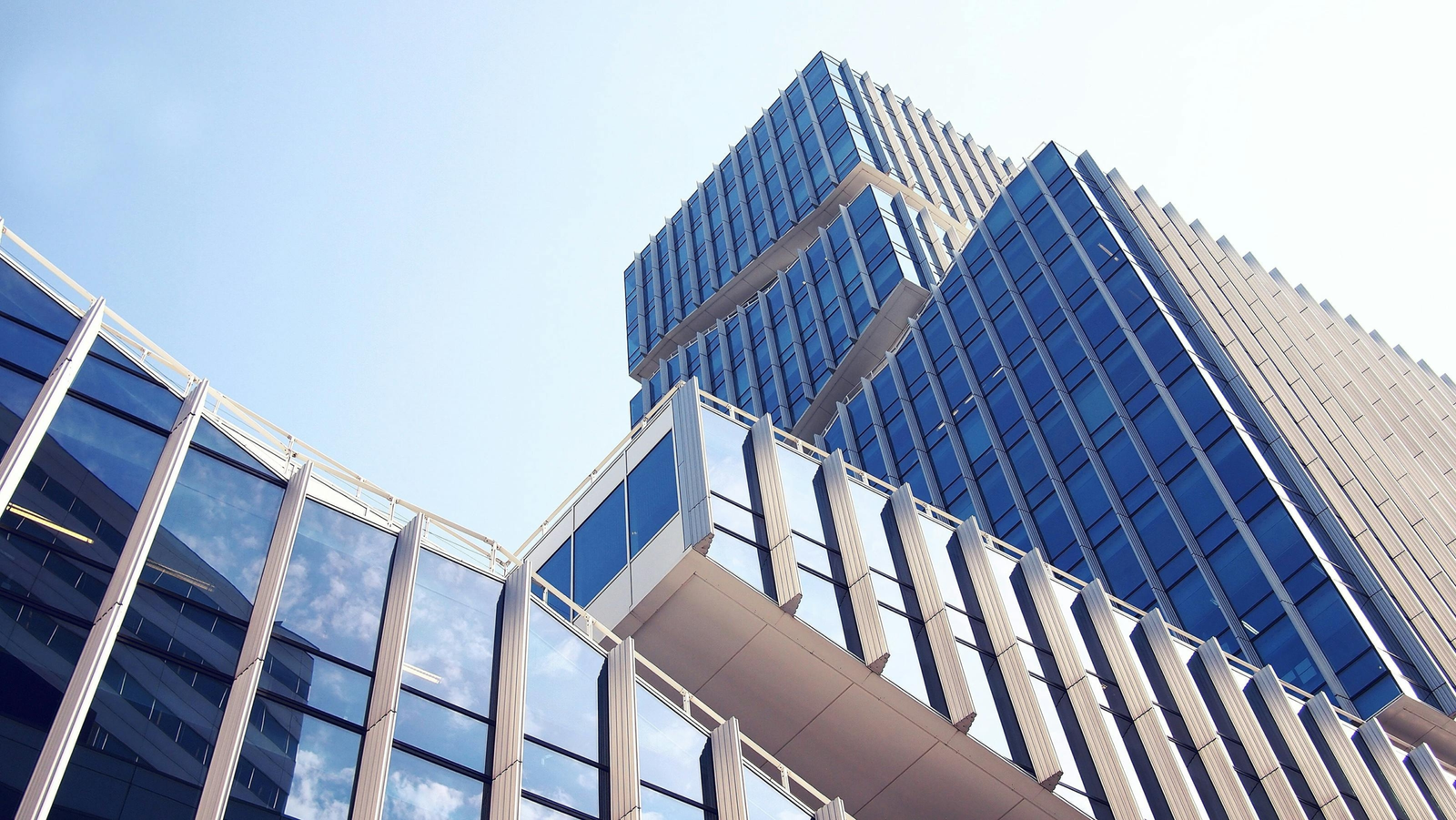 Sustainability innovations in glass technology: low-carbon materials, dynamic adaptive glass and circular economy design